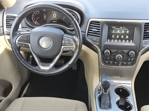 Used 2020 Jeep Grand Cherokee Laredo image 22