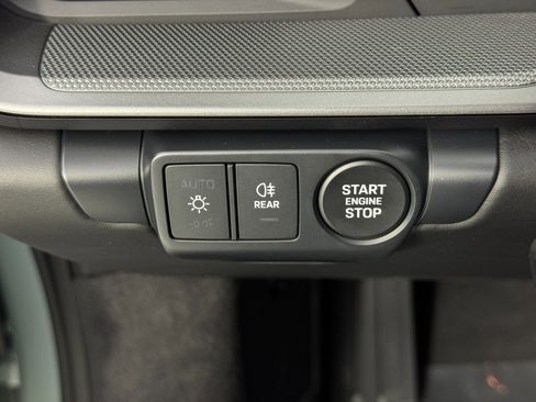 Used 2025 Porsche 911 Carrera image 18