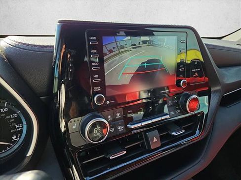 Used 2021 Toyota Highlander XSE FWD image 12