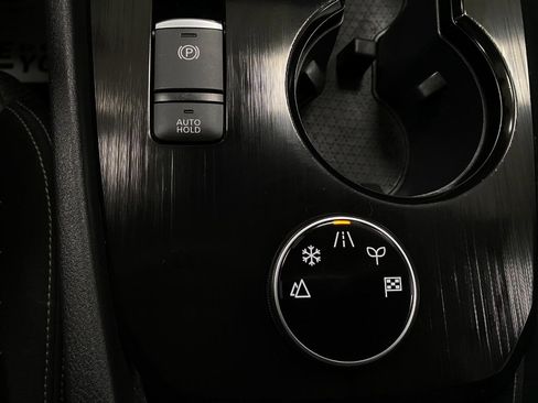 Certified 2025 Nissan Rogue SV image 26