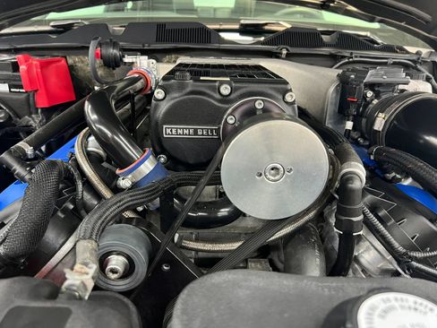 Used 2011 Ford Mustang GT Premium w/ Brembo Brake Pkg RWD image 15