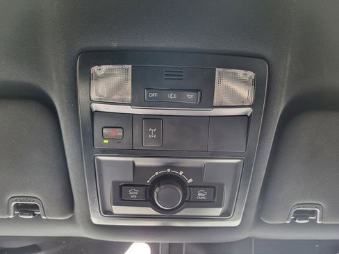 Used 2022 Toyota Tacoma TRD Off-Road AWD/4WD image 19