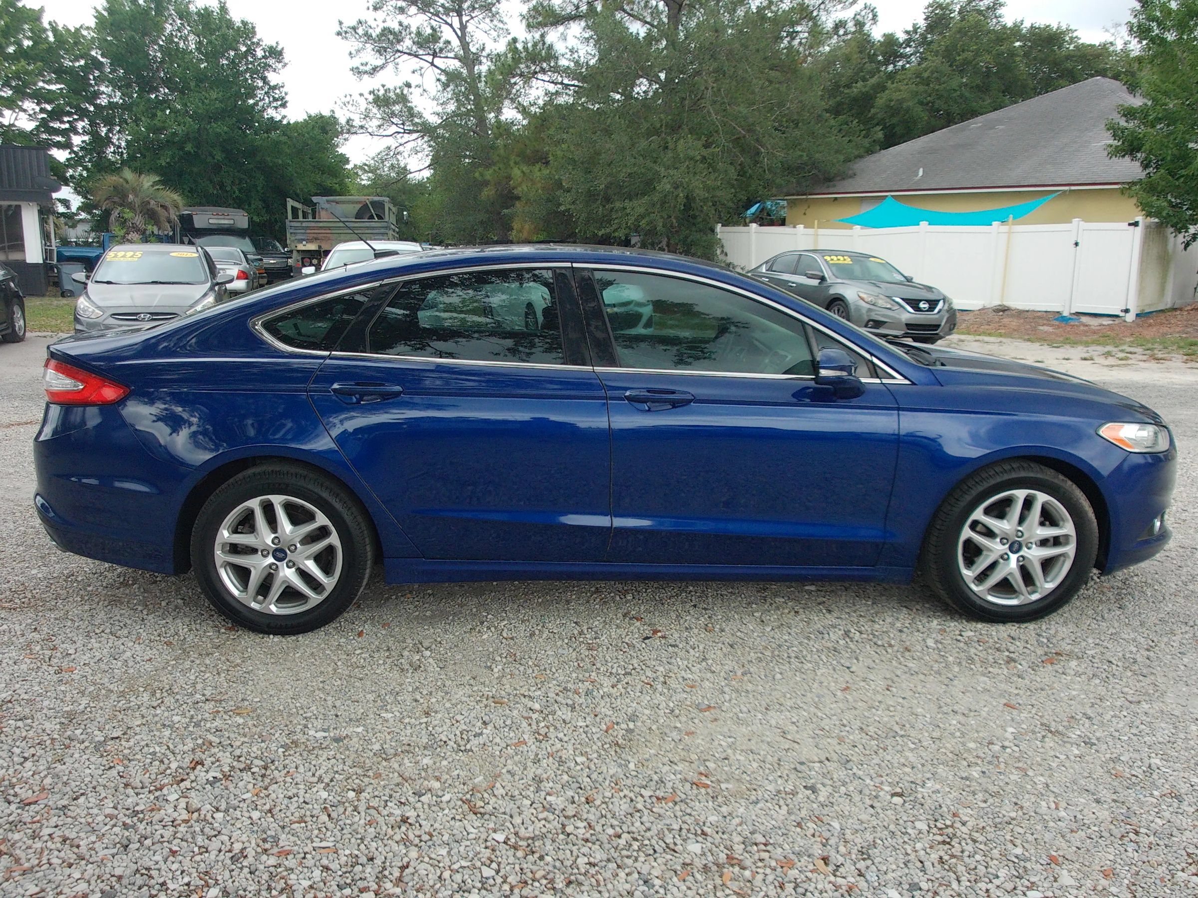 Used 2013 Ford Fusion SE FWD image 4