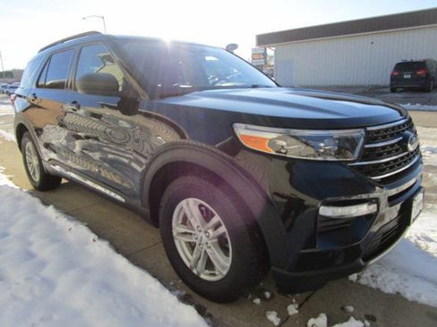 Used 2020 Ford Explorer XLT w/ Equipment Group 202A image 3