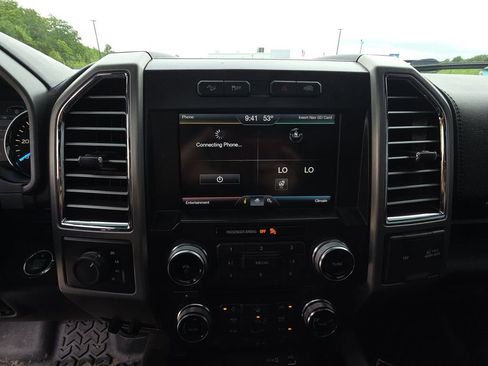 Used 2015 Ford F150 Platinum w/ Equipment Group 701A Luxury AWD/4WD image 11