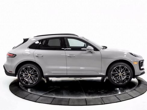 Certified 2025 Porsche Macan image 8