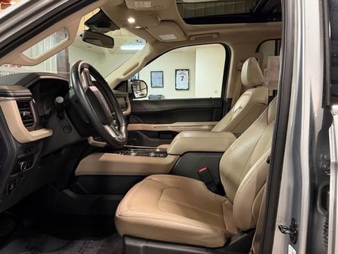 Used 2023 Ford Expedition Limited image 9