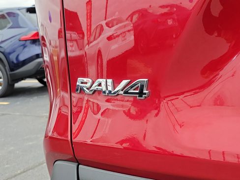 Used 2025 Toyota RAV4 XLE image 6