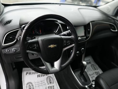 Used 2017 Chevrolet Trax LT w/ LT Convenience Package AWD/4WD image 21