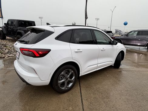 Used 2023 Ford Escape ST-Line w/ Tech Pack #1 FWD image 5