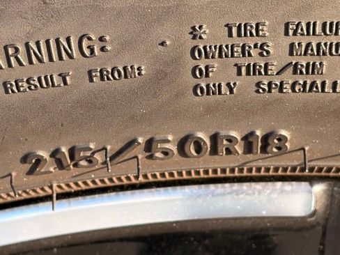 Used 2024 Volkswagen Taos SE FWD image 8