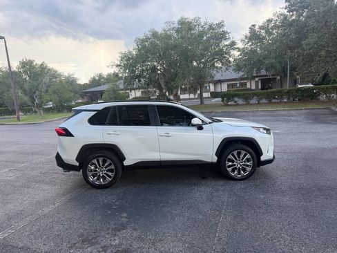 Used 2021 Toyota RAV4 XLE Premium FWD image 7