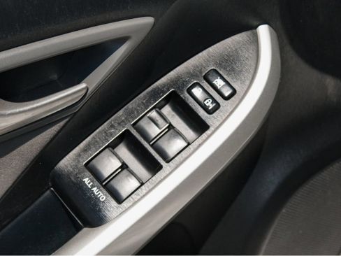 Used 2012 Toyota Prius Two FWD image 9