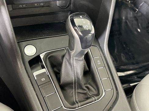 Used 2022 Volkswagen Taos SE image 15