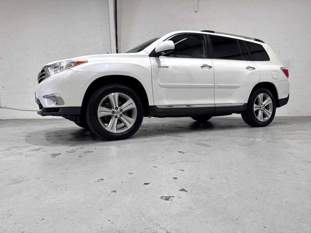 Used 2013 Toyota Highlander Limited AWD/4WD image 21