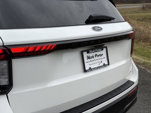 Used 2025 Ford Explorer ST-Line image 11