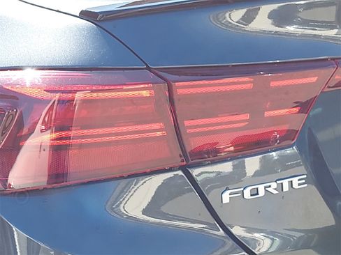 Used 2023 Kia Forte GT-Line w/ GT-Line Technology Package image 41