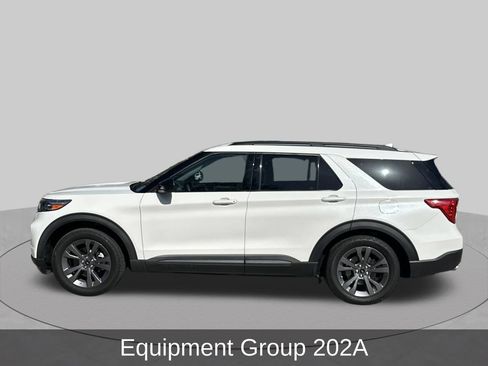 Used 2022 Ford Explorer XLT w/ Equipment Group 202A RWD image 2