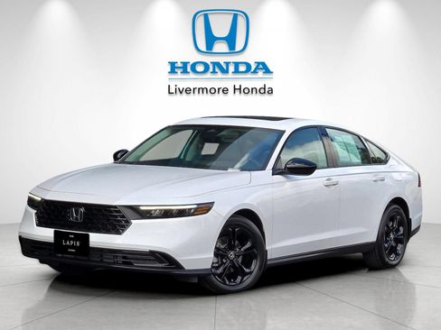 Used 2025 Honda Accord SE image 2