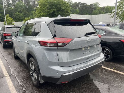 Certified 2025 Nissan Rogue SL w/ Tech Package FWD image 4