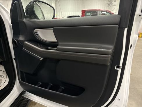 Used 2025 Ford Expedition Active AWD/4WD image 34