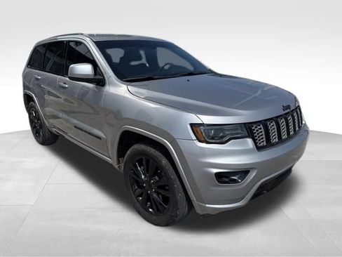 Used 2021 Jeep Grand Cherokee Laredo X AWD/4WD image 4