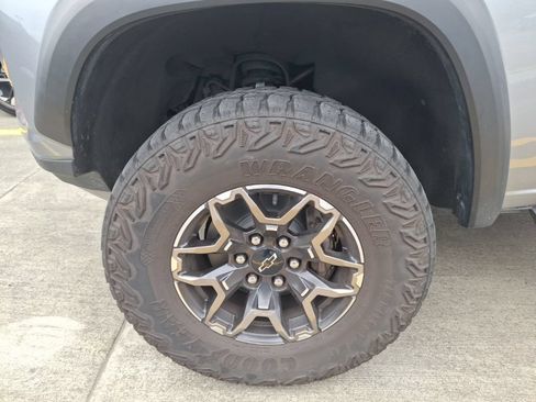 Used 2024 Chevrolet Colorado ZR2 w/ ZR2 Convenience Package III AWD/4WD image 4