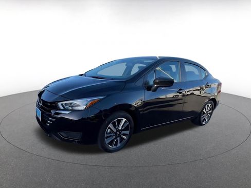 Used 2025 Nissan Versa SV image 7