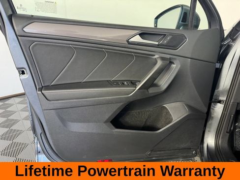 Used 2023 Volkswagen Tiguan SE w/ Panoramic Sunroof Package AWD/4WD image 11