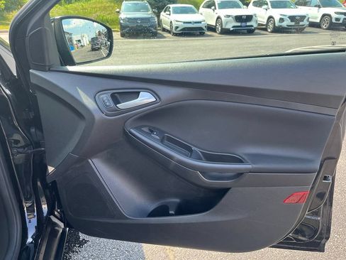 Used 2017 Ford Focus SE FWD image 11