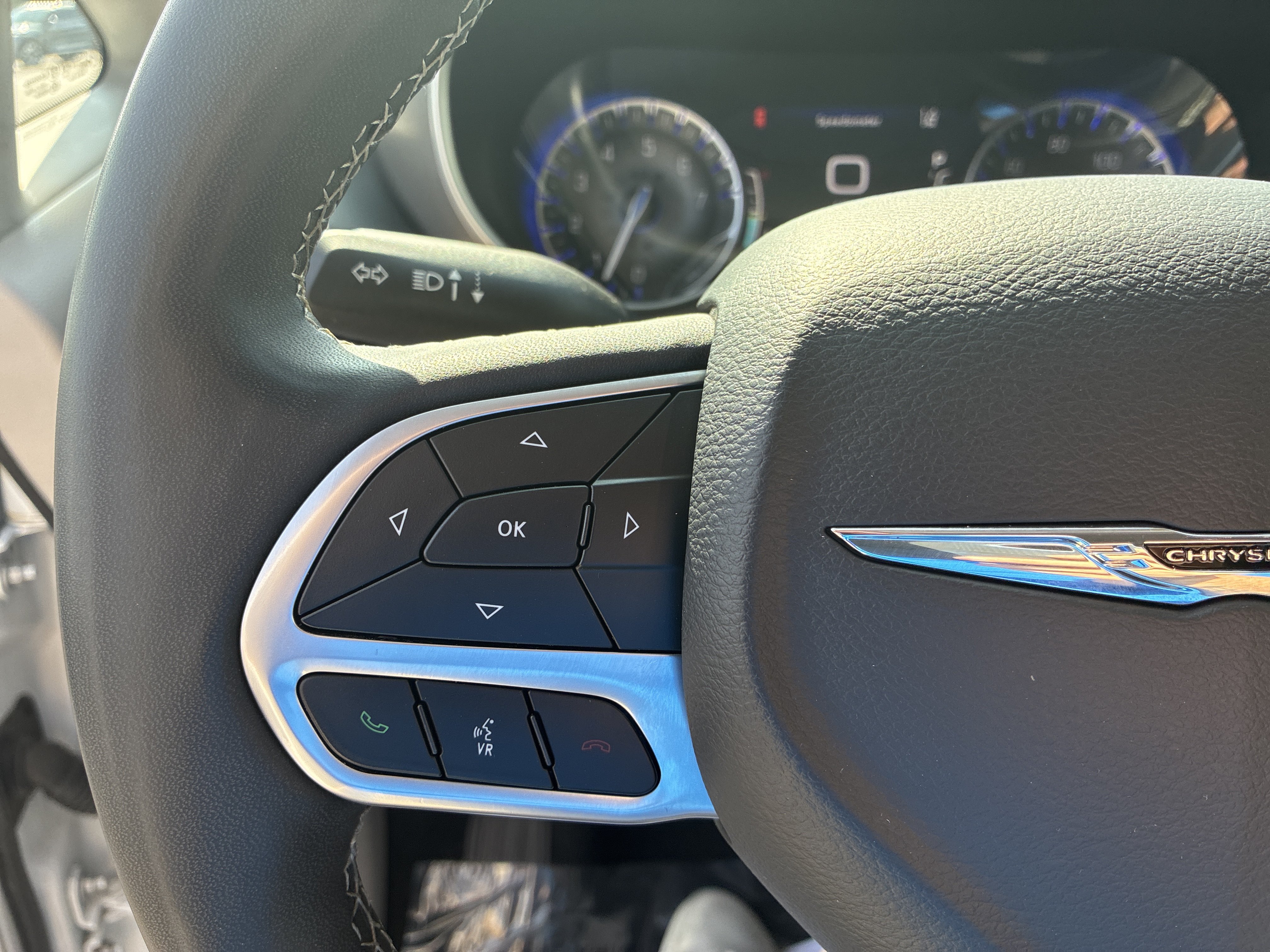 Used 2024 Chrysler Pacifica Touring-L FWD image 20