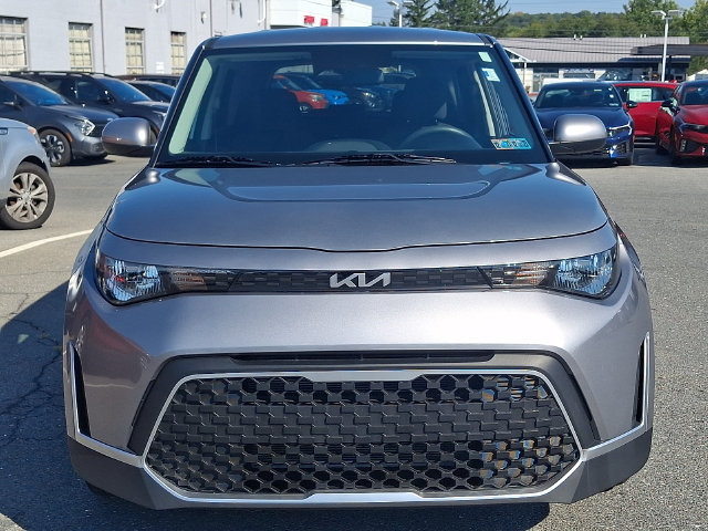 Used 2025 Kia Soul LX w/ LX Technology Package FWD image 2