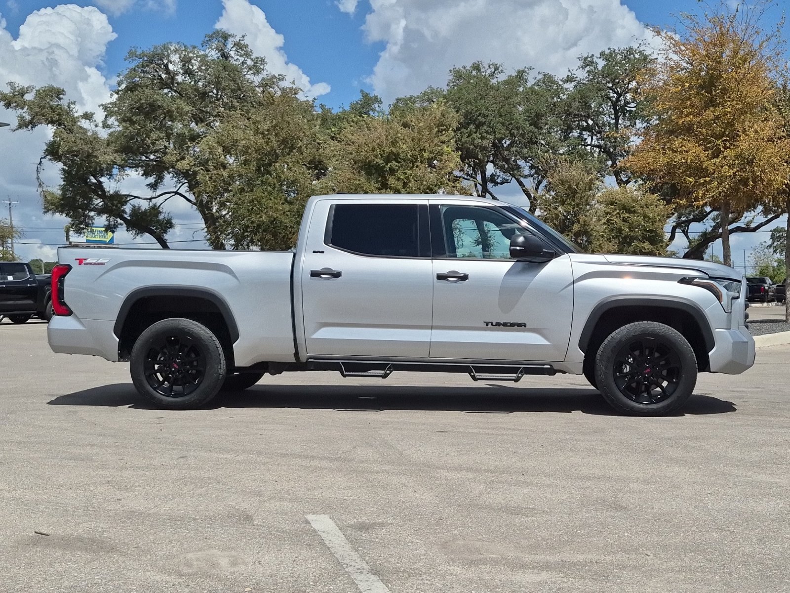 Used 2023 Toyota Tundra SR5 w/ SR5 Convenience Package AWD/4WD image 6
