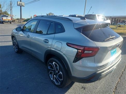 Used 2025 Chevrolet Trax RS w/ Driver Confidence Package image 5