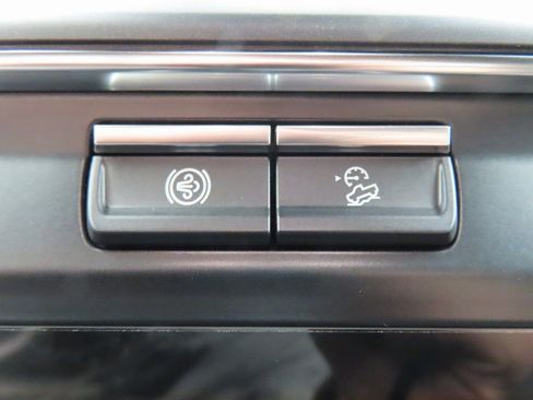 Used 2025 Ford F250 Platinum w/ FX4 Off-Road Package image 66