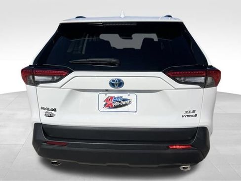 Used 2021 Toyota RAV4 XLE AWD/4WD image 4