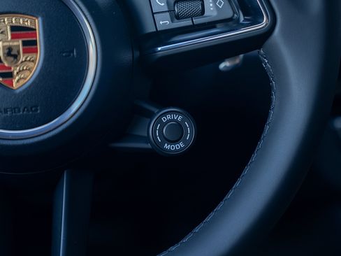 Certified 2026 Porsche Macan AWD/4WD image 9