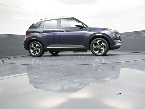 Certified 2023 Hyundai Venue Limited FWD image 28