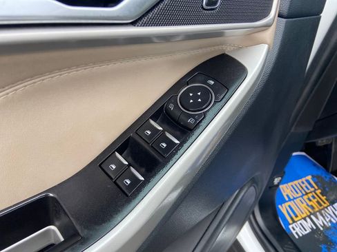 Used 2022 Ford Explorer XLT image 13