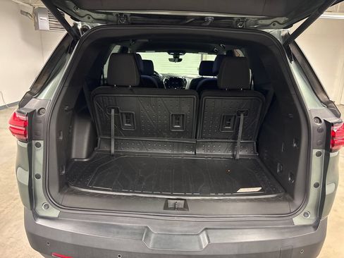 Used 2022 Chevrolet Traverse LT FWD image 17