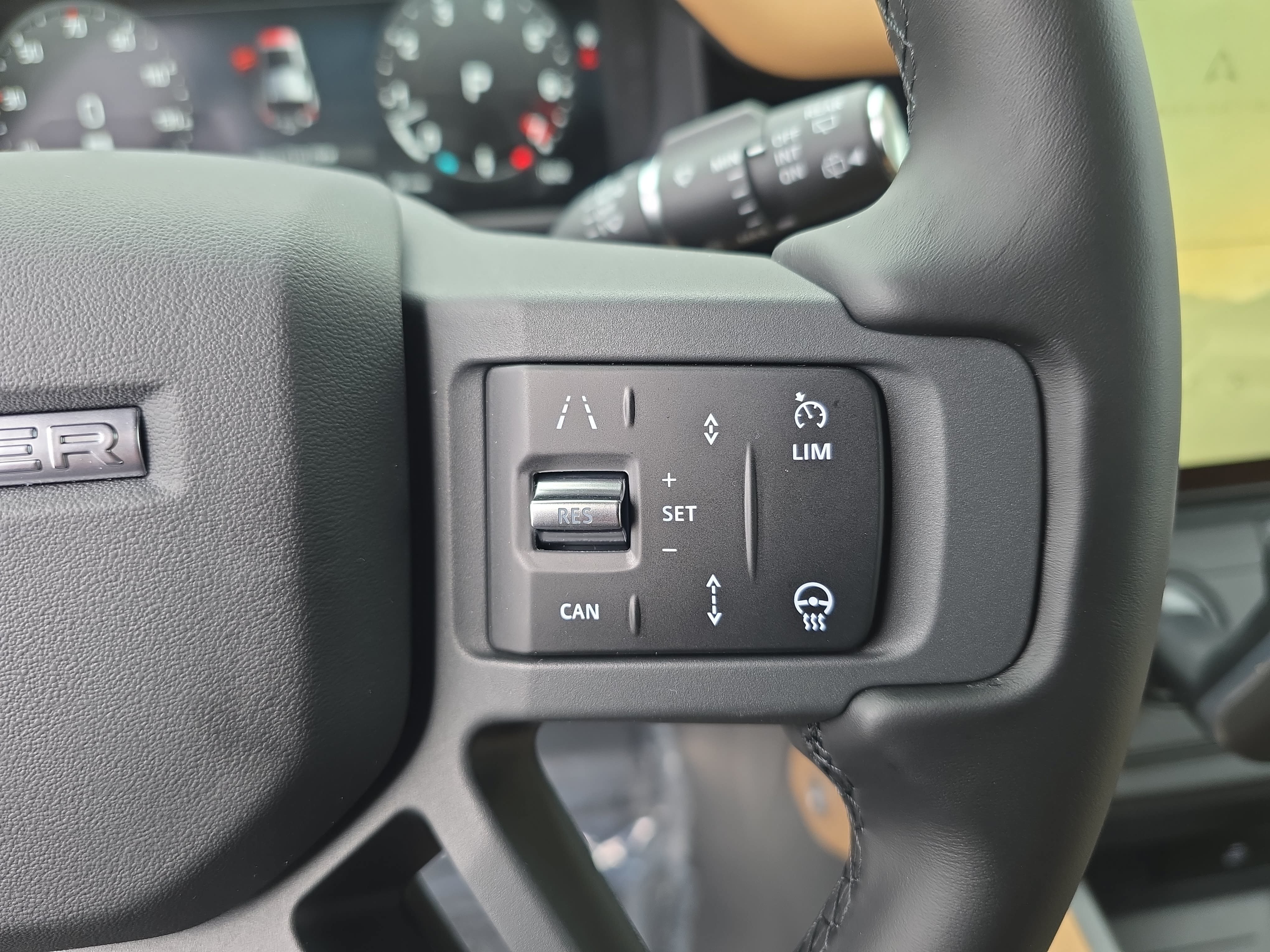 New 2026 Land Rover Defender 110 X-Dynamic SE AWD/4WD image 17