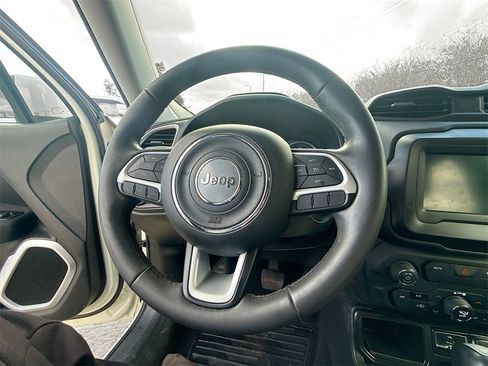 Used 2018 Jeep Renegade Latitude image 12