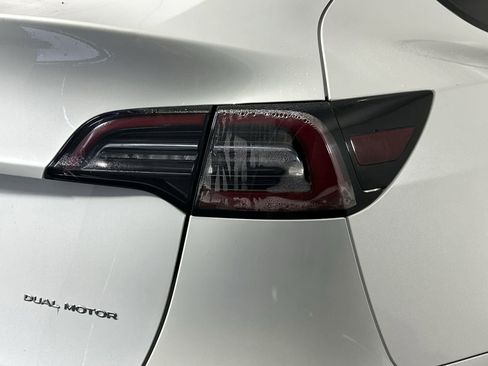 Used 2020 Tesla Model Y Long Range image 30