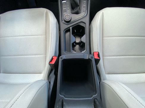 Used 2020 Volkswagen Tiguan SEL image 27