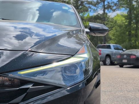 Used 2023 Hyundai Elantra SEL w/ Convenience Package image 12