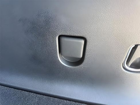 New 2025 Chevrolet Traverse LT image 9