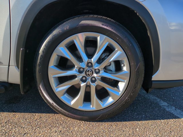 Used 2023 Toyota Highlander Limited AWD/4WD image 11