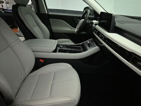 Used 2025 Lincoln Aviator AWD image 29