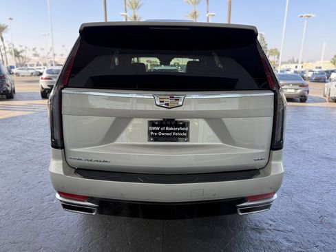 Used 2023 Cadillac Escalade Premium Luxury image 4