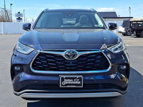 Used 2020 Toyota Highlander Platinum AWD/4WD image 2